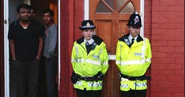 U.K. Intel Breach Forces Terror Raids - CBS News