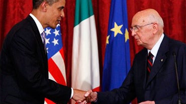 U.S. President Barack Obama, left, shakes hands with Italian President Giorgio Napolitano, right, following their joint statement at the Quirinale Palace, Rome, Wednesday, July 8, 2009. 