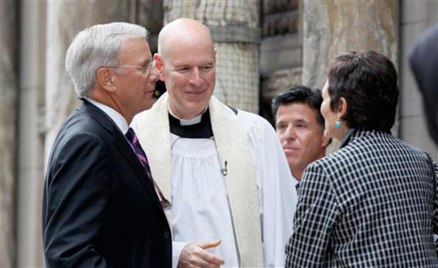 NBC newsman Tom Brokaw, left, and his wife, Meredith, right, talk with Rev. William McD. Tully of St. Bartholomew's Church as they arrive for Walter Cronkite's funeral at the church on Park Ave. in New York, Thursday, July 23, 2009. Cronkite died last Fri 