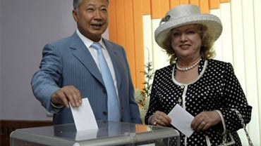Kyrgyz President Kurmanbek Bakiyev, with his wife Tatyana, casts his ballot for the presidential election at a polling station in Bishkek, Kyrgyzstan, Thursday, July 23, 2009. 