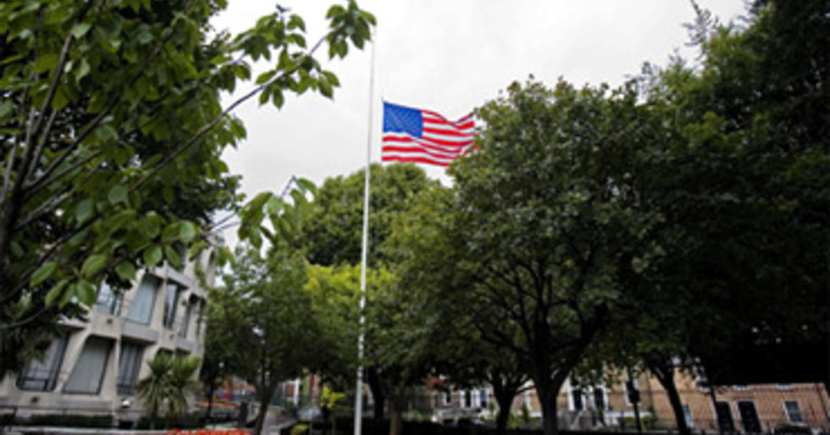 Red Sox Drape American Flag Over Green Monster, Play 'Taps' To Honor  Memorial Day - CBS Boston