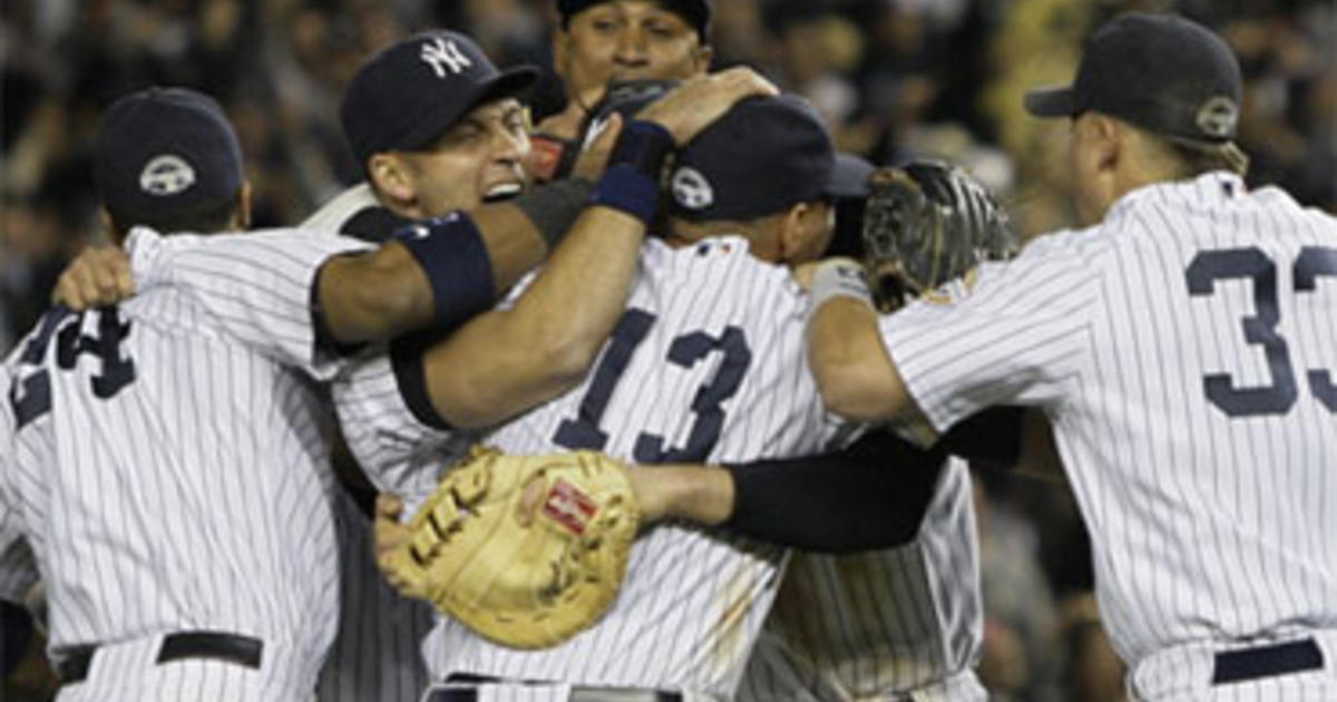 New York Yankees Derek Jeter and Johnny Damon stand in the infield