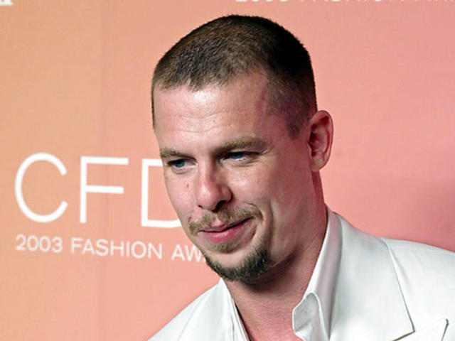 Famous fashion designer Alexander McQueen dies at 40 