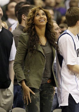 10-lakers-b-eyonce.jpg 