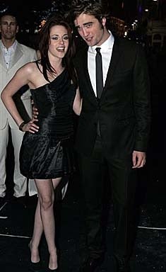 Кристен стюарт блонд. Kristen roberts. Кристен стюарт с длинными волосами. Кристен стюарт 2011. Кристен стюарт мет гала.