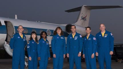 nasacrew.jpg 