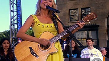 Jewel performs on "The Early Show." 