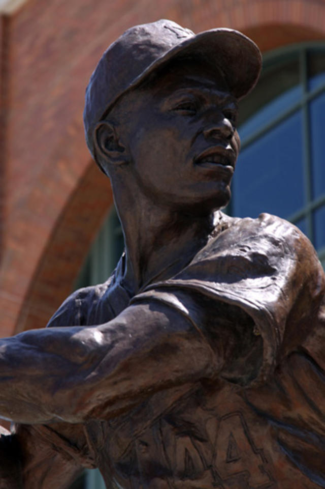 Milwaukee Brewers Honor Bob Uecker and Fans with Statue