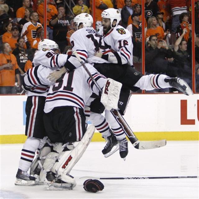 Dustin Byfuglien 2nd Goal - Game 5, 2010 Stanley Cup Final Blackhawks vs.  Flyers 