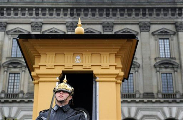 Guard-Palace.jpg 