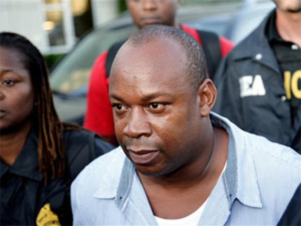 DEA agents bring Jamaican gang leader Christopher "Dudus" Coke From Westchester County Airport to a waiting vehicle, Thursday, June 24, 2010, in White Plains, New York. (AP Photo/David Karp) 