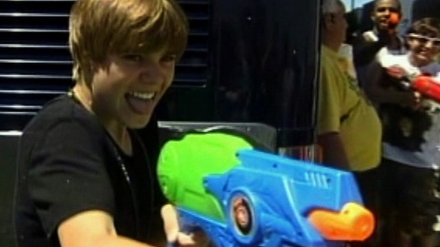 bieber_waterfight_701.jpg 