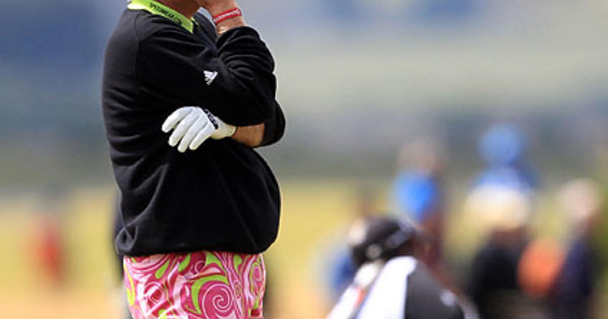 John Daly Finds There is No Hiding in Pink Paisley Pants - CBS News