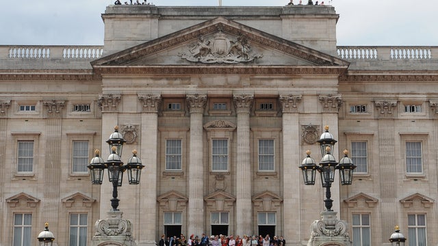 LONDON, ENGLAND - JUNE 12: Aircraft fly over Buckingham Palace during Trooping the Colour on June 12, 2010 in London, England. (Photo by Ian Gavan/Getty Images)  