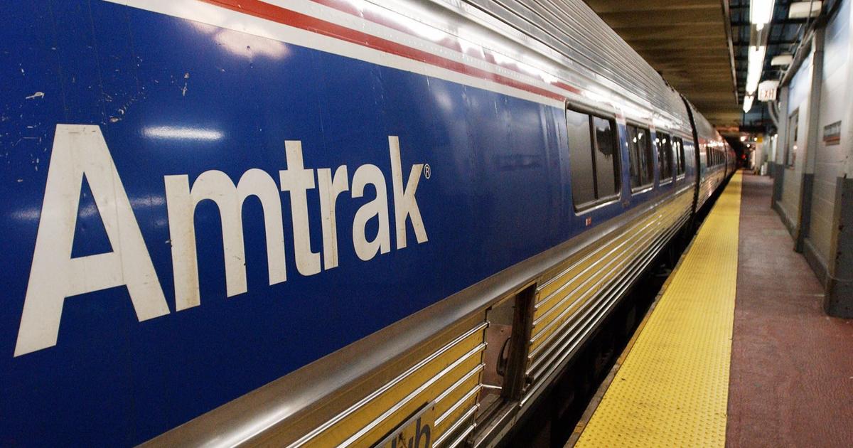 disabled-amtrak-train-slows-nj-transit-cbs-new-york