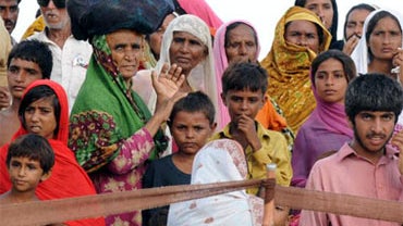 Pakistani flood survivors wait for permission to enter in the army camp in Sultan Kot on August 16, 2010. The United Nations warned August 16, that up to 3.5 million children were at risk from water-borne diseases in Pakistan's floods and said it was brac 