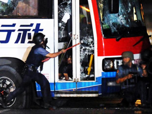 Manila, Philippines Bus Standoff Ends with Hijacker Rolando Mendoza, 7 Hostages Dead 