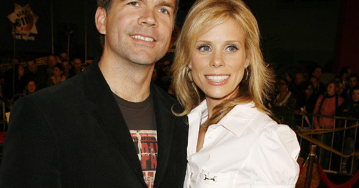 Cheryl Hines Curb Your Enthusiasm Actress Files For Divorce Cbs News 