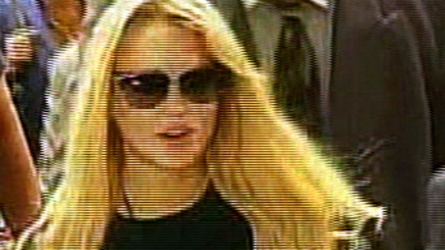es_lohan_825_copy.jpg 