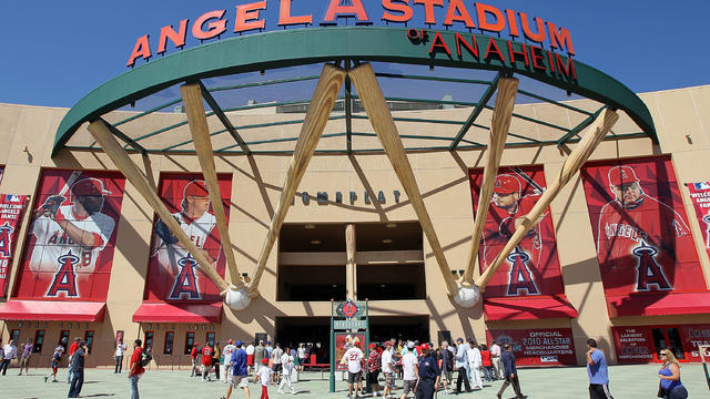 angel_stadium_102871303.jpg 