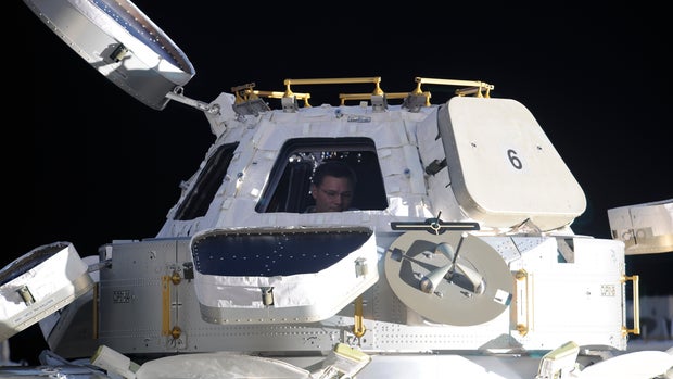 A Magnificent Space Diary in Pictures 