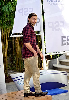 008-efron--boat.jpg 