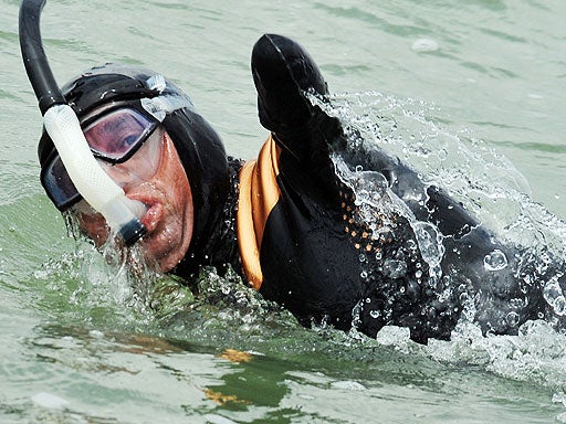 Philippe Croizon swimming