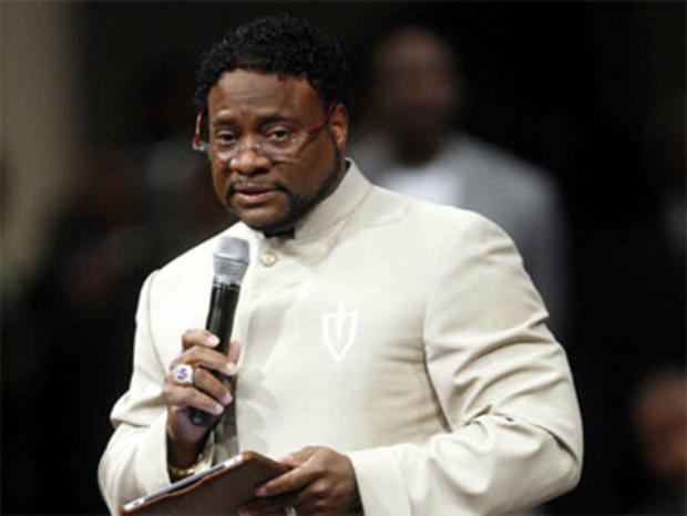 Bishop Eddie Long Scandal: Dozens Attend Rally Calling for Pastor to Step Down 