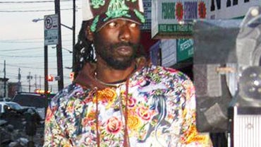 Police said reggae star Buju Banton attempted to buy cocaine from an undercover officer in Florida. 