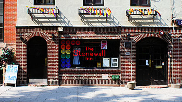 Stonewall Inn wins landmark status 
