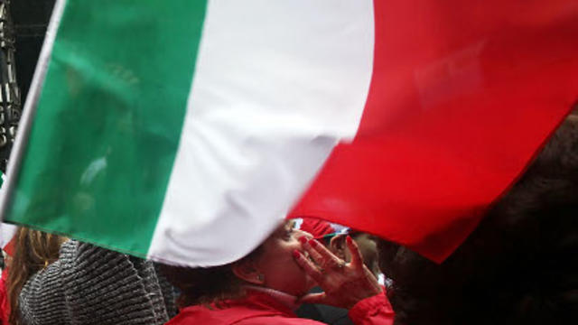 photo-of-italian-flag-at-parade.jpg 