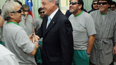 Chilean President meets with miners 