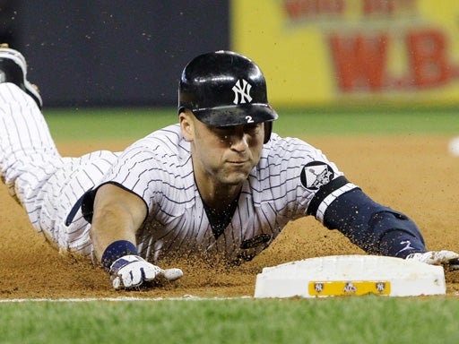 Derek Jeter dives into third base 