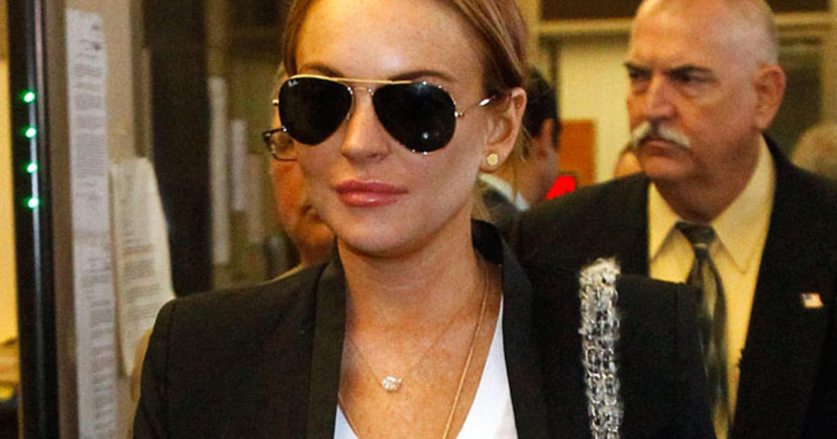 Lindsay Lohan Accused Of Stealing 2 500 Necklace Cbs Los Angeles