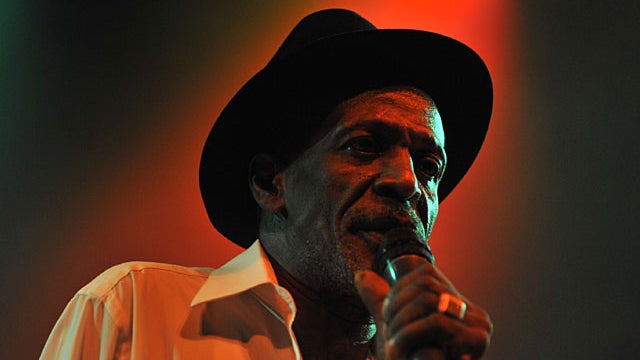 Reggae Legend Gregory Isaacs performs at the Sunset House of Blues in West Hollywood, Calif. on Wednesday, June 23, 2010 (AP Photo/Robert Kenney) 