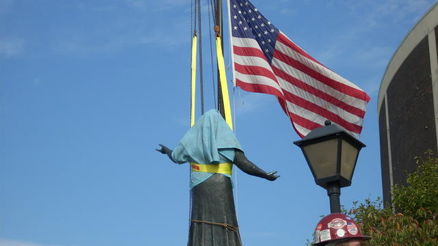 statue-of-kate-smith-seems-to-sing-god-bless-america-as-it-is-lifted-away-to-storage.jpg 