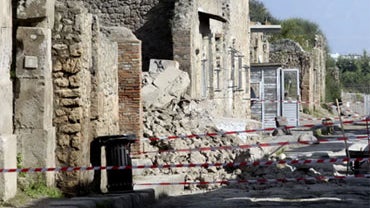 Pompeii House Collapse 