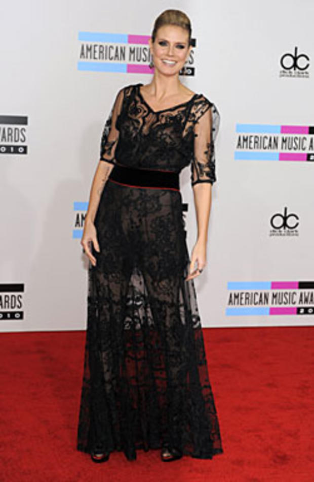 Heidi Klum arrives at the 38th Annual American Music Awards on Sunday, Nov. 21, 2010 in Los Angeles. (AP Photo/Chris Pizzello) 