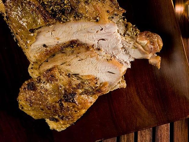 herb-rubbed roasted turkey breast, food, recipe, turkey, thanksgiving, healthy, chow, 4x3 