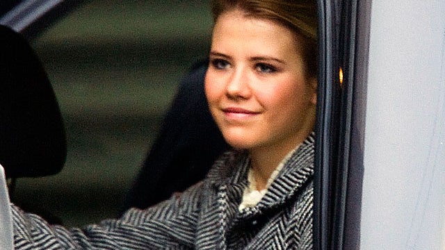 Elizabeth Smart outside the  Frank Moss Federal Courthouse in Salt Lake City  Wednesday,  Dec. 1. 2010. 
