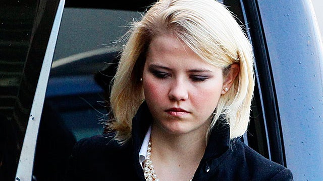 Elizabeth Smart arrives at the federal court house for the closing arguments in the trial of Brian David Mitchell Thursday, Dec. 9, 2010 in Salt Lake City. 