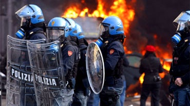 Rome riots Berlusconi confidence vote 