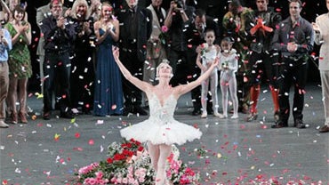 Ballet dancer Darci Kistler takes her final bows at her farewell performance at the New York City Ballet. 