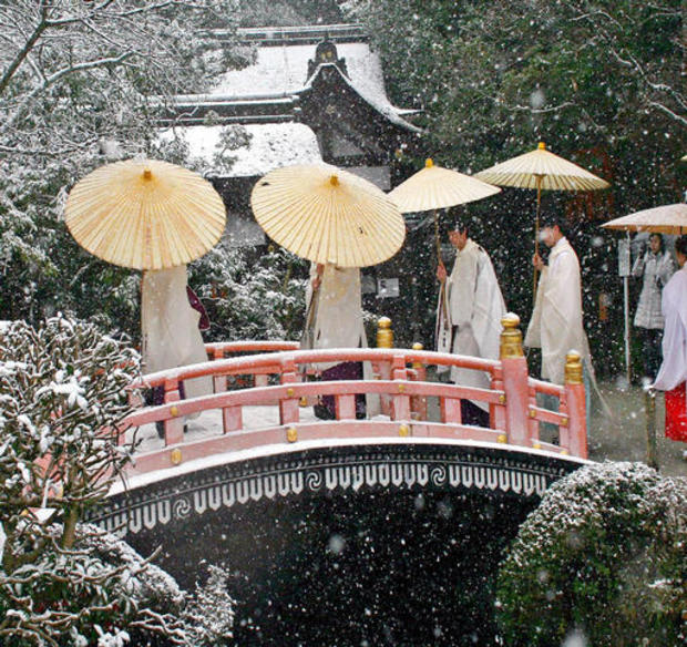 japan-prayers-for-new-year.jpg 