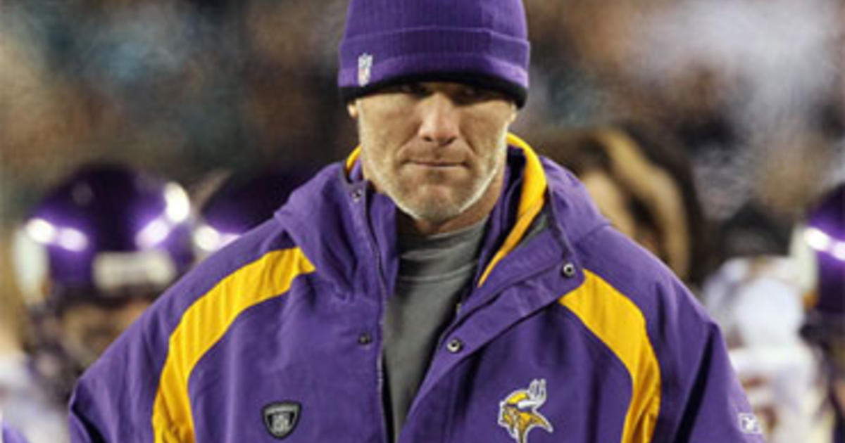 AP source: Favre tells Vikings he will not return