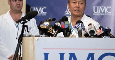 Giffords Doctors Good News on Bullet Trajectory CBS News