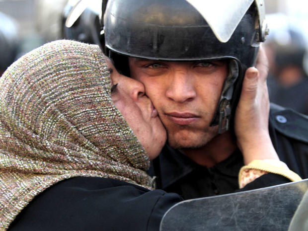 egypt_kissing_protestor_AP1.jpg 