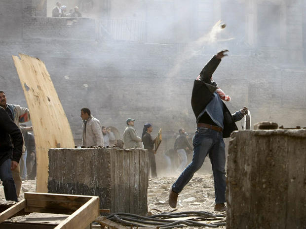 Egyptian anti-government demonstrators battle pro-government opponents  