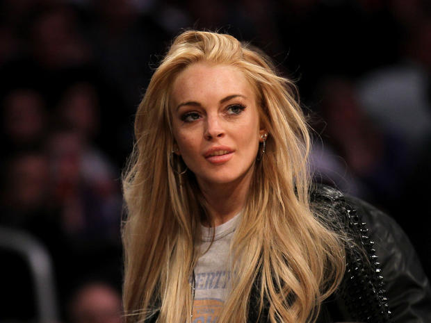 Lindsay Lohan attends the game between the New York Knicks and the Los Angeles Lakers. 