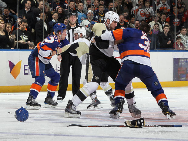 Islanders and Penguin players fight 
